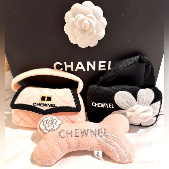 NEW Camellia Chewnel Designer Plush squeaky Pink Dog Toy. Camellia & Pearls🐾💮 - Picture 5 of 7